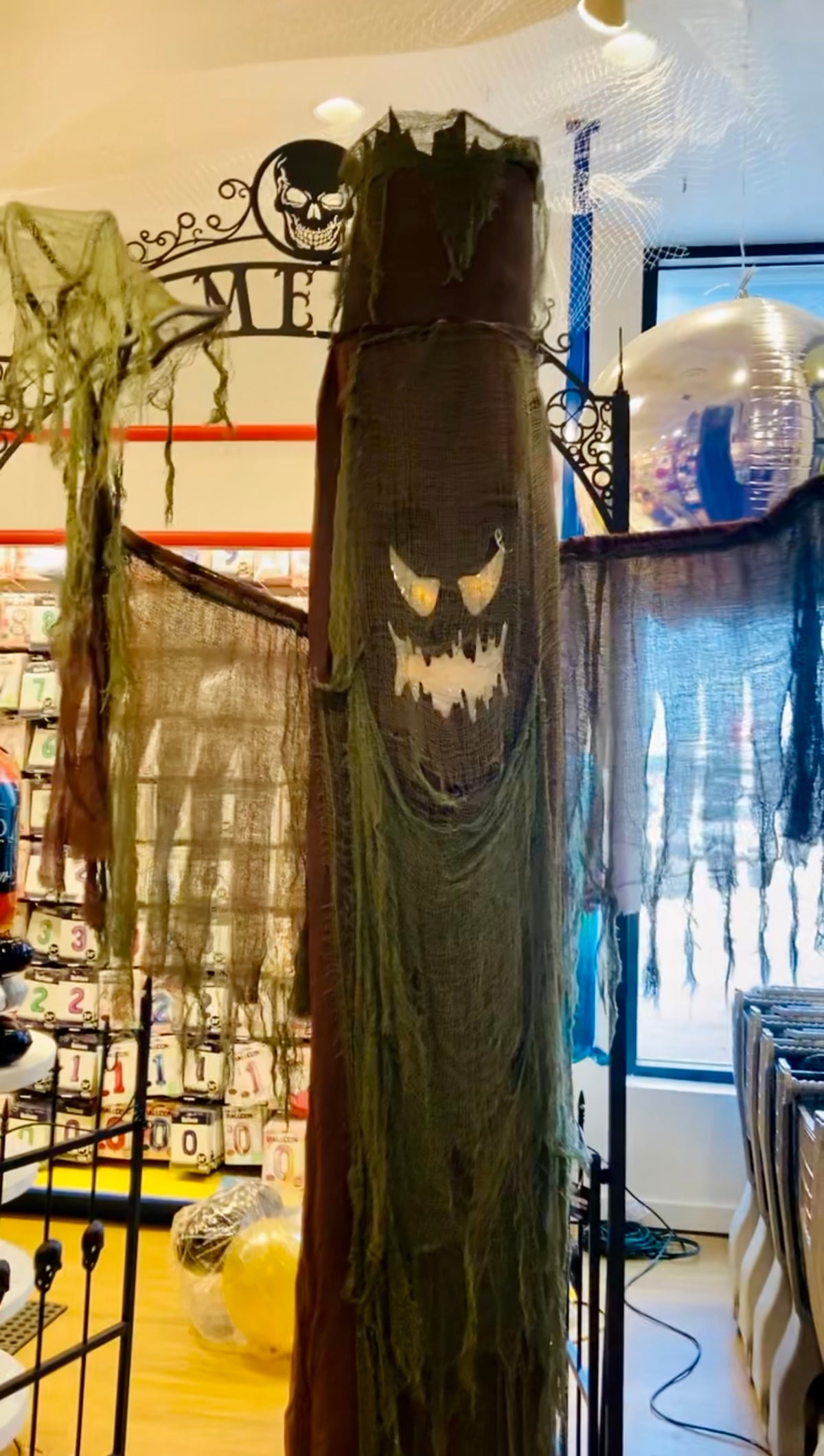 Animated Haunted Tree, 8 feet