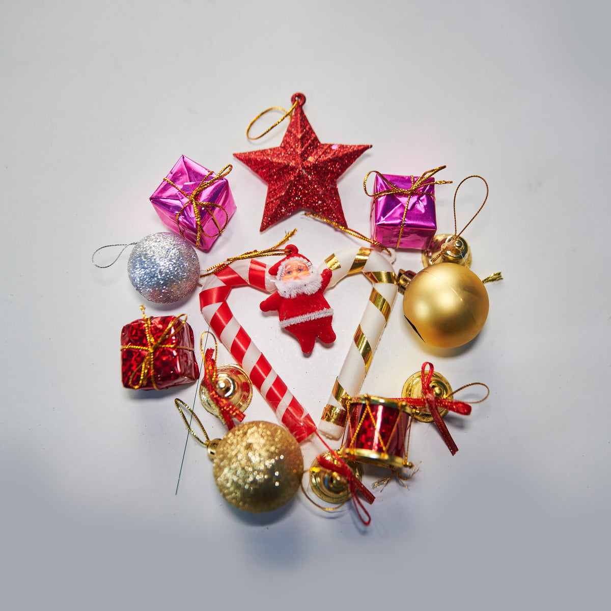 banner_home_grid_occasions_christmas_square_decorations.jpg__PID:95e0a2f9-c475-4b27-9bff-ee0cedd301af